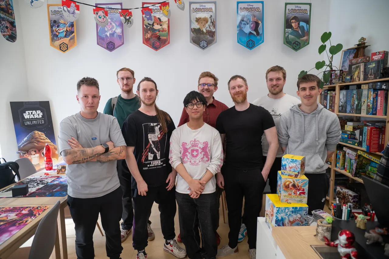 Group photo of the top eight players of the first qualifier at Wombat Games